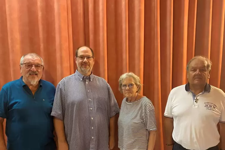 Vorsitzender G&uuml;nter Rund, Bernd Greiner, die stellvertetenden Vorsitzenden Edith Rund und Manfred Schmid (von links nach rechts)