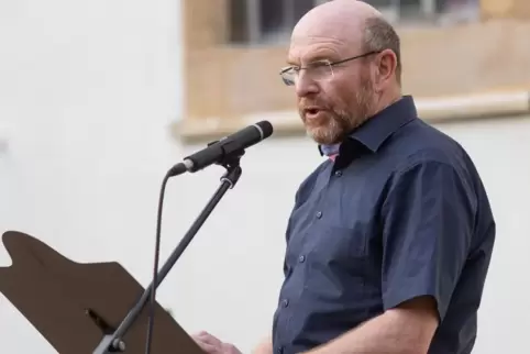 Mundartdichter Matthias Zech eröffnet die Bergzaberner Buchlese. 