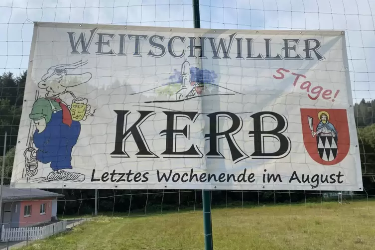  Ein paar Tage zuvor war ein Banner aus Weitersweiler am Zaun des Gel&auml;ndes angebracht worden. 