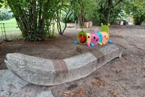 Der Sand-Matsch-Bereich der Kita Kleine Wolke im Ortsteil Dannstadt soll demnächst umgestaltet werden. Im Vordergrund die wasser