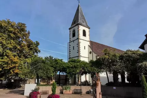Um 14 Uhr startet eine Führung zum Thema „Versteckte Denkmalelemente“ in und um die Kirche St. Leo