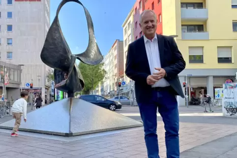 Die Landesregierung möge aufhören, sich zu beweihräuchern, fordert CDU-Fraktionschef Peter Uebel. 