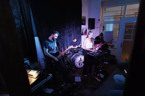 Großer Sound im kleinen Club: Junipa Gold im Salon Schmitt. 