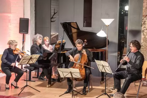 Beim Nachtkonzert: Sonja Starke (violine), Christoph Berner (Klavier), Florian Berner (Cello) und Fabian Dirr (Klarinette). 
