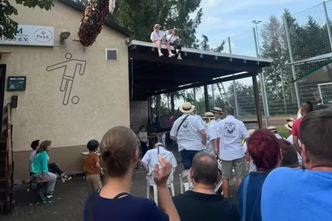 David Mutter und Leonie Zimmer hielten die Kerwerede. David Mutter und Leonie Zimmer hielten die Kerwerede.