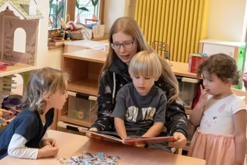 Elena Mühl hilft im Kandeler Kindergarten in allen Bereichen, auch beim Französisch lernen. 