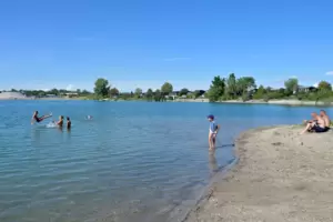 Überschaubar: der Strand am Wolfgangsee. Überschaubar: der Strand am Wolfgangsee.