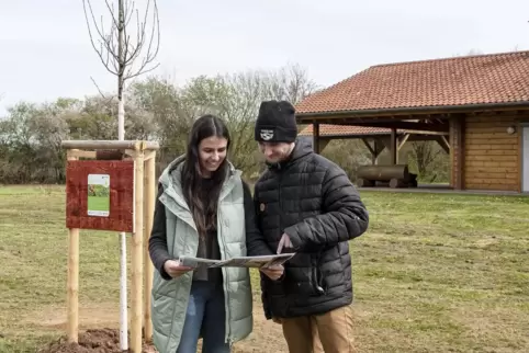 Fabienne König und Jonas Wölfel haben sich in einem dreiwöchigen Seminar bei der Energieagentur zu Klimascouts weitergebildet. 