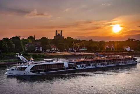 Touristischer Anziehungspunkt auch für Flusskreuzfahrtschiffe: Speyer mit seinem Dom.