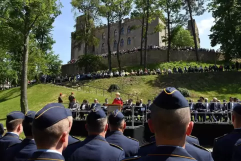 Auch im Mai 2019 fand am Schloss ein Gelöbnis statt. Rednerin: die damalige Verteidigungsministerin Ursula von der Leyen.