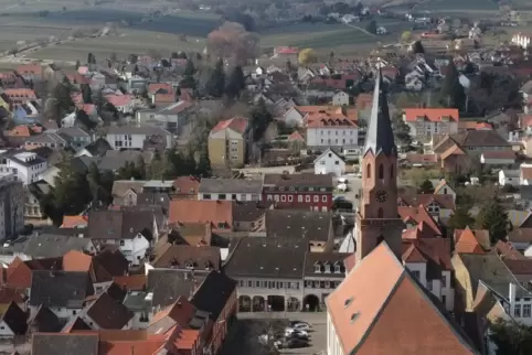 Blick auf die Evangelische Kirche in Edenkoben.