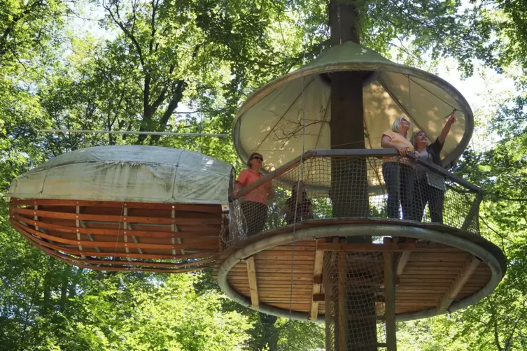 „Erlebnest“: Übernachtungsmöglichkeit im Outdoorpark Lauschütte. 