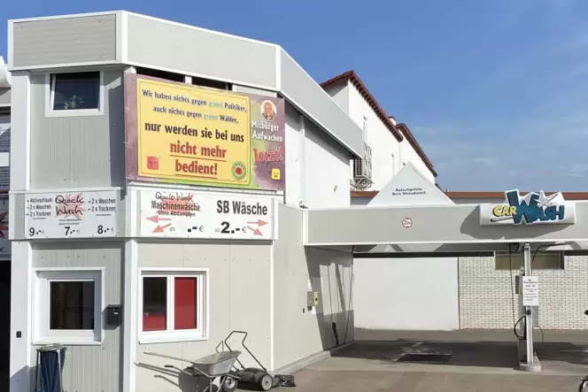 Werden Grünen-Politiker und ihre Wähler an Gerd Russys Waschanlage wirklich nicht mehr bedient? Werden Grünen-Politiker und ihre Wähler an Gerd Russys Waschanlage wirklich nicht mehr bedient?