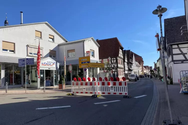 Die Hauptstra&szlig;e war den Vormittag &uuml;ber gesperrt.