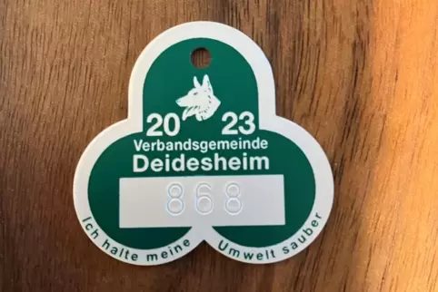 Ab 2024 abgeschafft: Hundesteuermarke in der VG Deidesheim. 