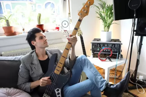 „Musik ist mein Leben“: David Mudra in seinem Heimstudio in Landau. 