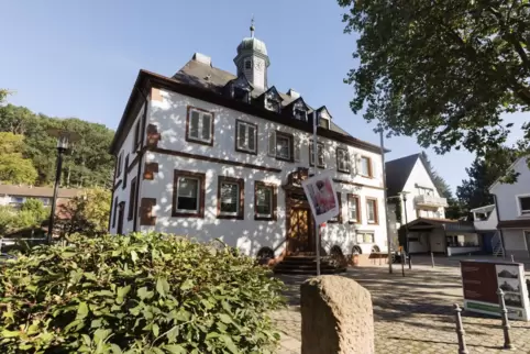 Das alte Rathaus von Erfenbach ist nur eines der Kulturdenkmäler im Ortsteil.