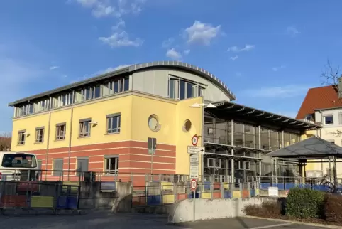 Alle Mitarbeiter mussten das Gebäude der Verbandsgemeindeverwaltung verlassen. 