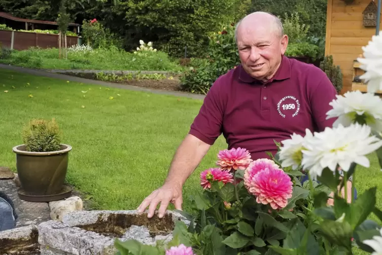 Manfred Braun verbringt gerne Zeit in seinem Garten. 