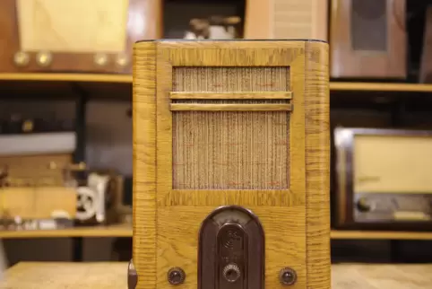 Mit dem 1933 eingeführten Volksempfänger verlor das Radio in Deutschland seine Unschuld. 
