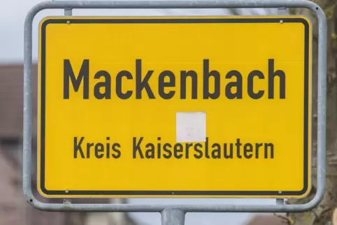 Ein Anwohner hatte sich wegen des Spielfeldes an der Grundschule in Mackenbach beschwert. 