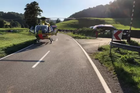 Die junge Frau wurde mit dem Rettungshubschrauber ins Krankenhaus geflogen.