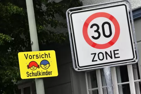 Solche Hinweise ignorierten manche eiligen Elterntaxifahrer.