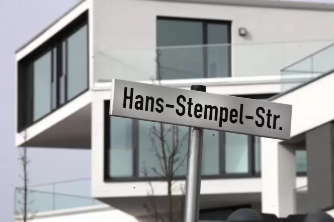 Die Hans-Stempel-Straße liegt im Wohnpark am Ebenberg im Süden der Stadt. Die Hans-Stempel-Straße liegt im Wohnpark am Ebenberg im Süden der Stadt.
