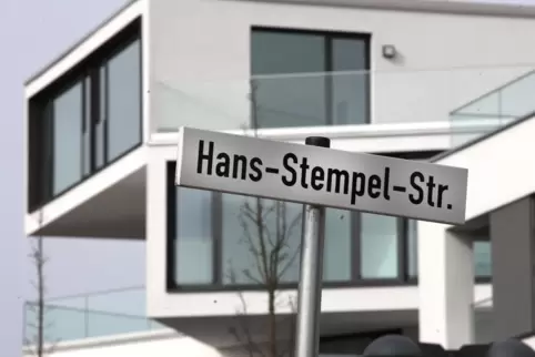 Die Hans-Stempel-Straße liegt im Wohnpark am Ebenberg im Süden der Stadt. 