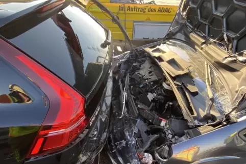 Nach dem Crash war laut Autobahnpolizei nur noch eines der vier beteiligten Fahrzeuge fahrbereit. 