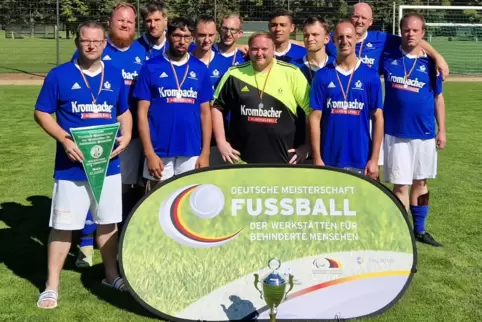 Das Pirmasenser Team: (vordere Reihe von links) Manuel Konrad, Denai Liriton, Florian Orth, Sherif Oglu, Dominic Boussier, (hint