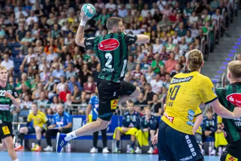 Branko Vujovic nimmt für Hannover Maß.