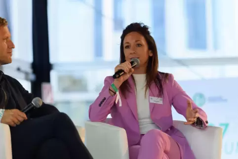Nadine Keßler bei einer Gesprächsrunde. 