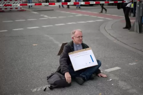 Jörg Alt blockierte im Oktober 2022 die Karlsstraße in München. 