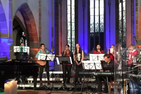 Die Band Saitenschiff beim Landeskirchenmusiktag 2022 in der Landauer Stiftskirche. 
