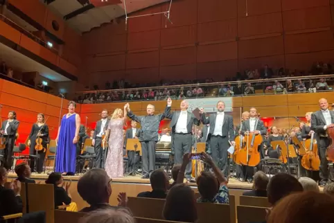 Das Publikum in der Lübecker Musik- und Kongresshalle ist aus dem Häuschen nach dem „Messiah“: Ovationen für James Gilchrist (Mi