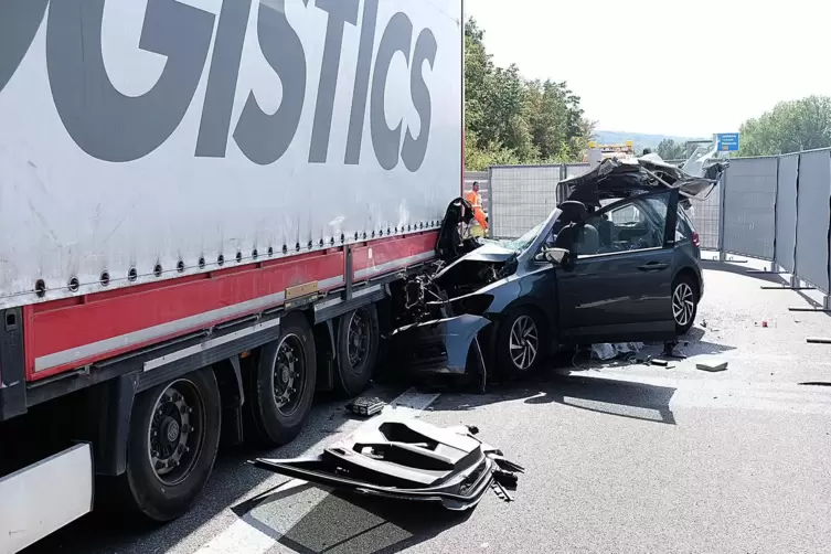 Der Beifahrer im VW starb noch am Unfallort. 