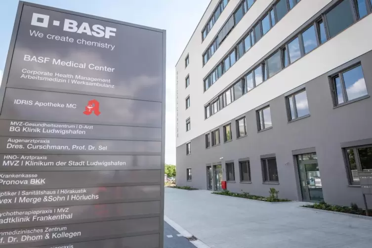 Das Medical Center beherbergt zusätzlich zur BASF-Ambulanz acht externe verschiedene fachärztliche und medizinische Einrichtunge