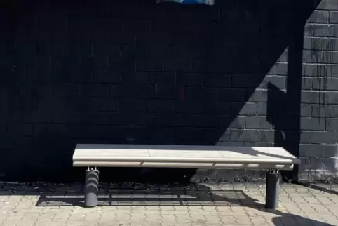 Nachher: Unbekannte haben den Hingucker schwarz übermalt.