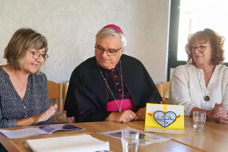 Bischof Karl-Heinz Wiesemann besuchte das Dekanat und sprach auch mit den Erzieherinnen der katholischen Kindertagesstätte Kusel