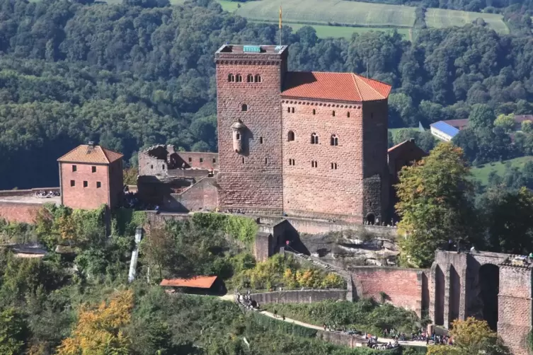 Es gibt viele Pf&auml;lzer Burgen, die bekannt sind wie hier der Trifels. Aber gab es eine Burg in Schifferstadt? 