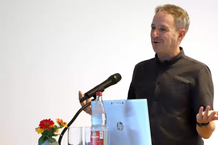 Professor Bernd-Stefan Grewe hat gro&szlig;e Zweifel an der Ehrbarkeit von drei Namensgebern. 