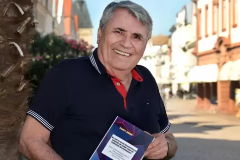 Friedel Schardt mit seiner Dissertation: „Wie steht es um die literarästhetische Kompetez der Schüler*innen der Studienstufe des