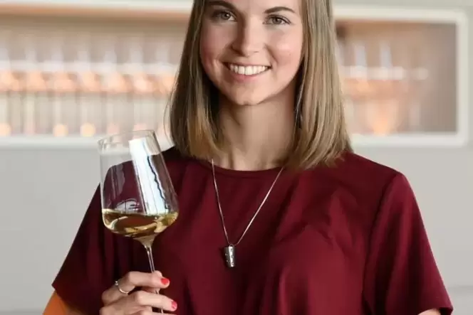 Ein Sauvignon Blanc war der erste Wein, den die Pfälzische Weinkönigin Lea Baßler probiert hat. Die Rebsorte mag sie bis heute.