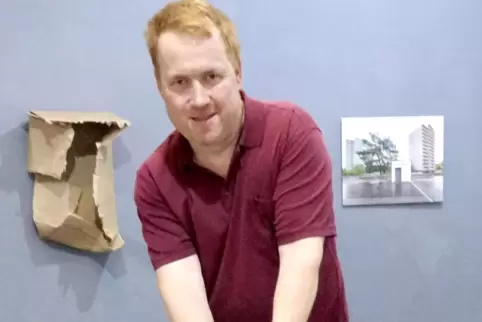 Michael Fetzer geht in den Ausstellungsräumen des Vereins Kunst-Raum Westpfalz den Dingen auf den Grund. 
