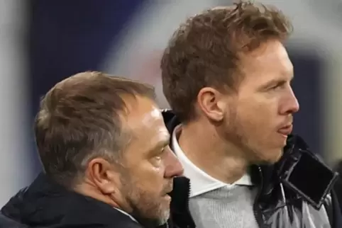 Nach dem Rauswurf von Hansi Flick (links) ist Julian Nagelsmann (rechts) einer der Favoriten auf den Job des Bundestrainers. 