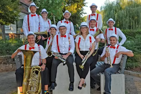 Die Blechquäler aus Glan-Münchweiler (vorne, von links Joachim Niklasch, Maria Winkler, Uli Weißenauer, Jasmin Schiffer, Daniel 