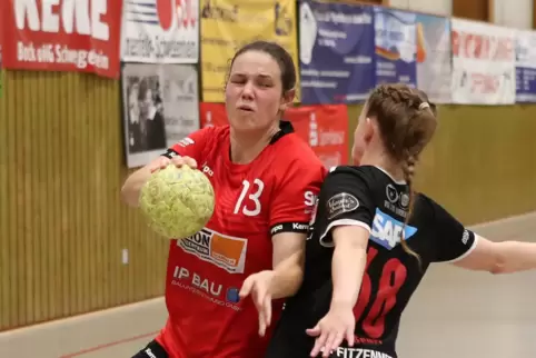 Anne Bechtel (links) traf fünfmal für die HSG Lingenfeld/Schwegenheim.