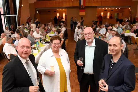 Halten die Neugier am Nachbarn lebendig: Michael Müller (links) mit der Vorsitzenden des deutsch-französischen Freundschaftskrei