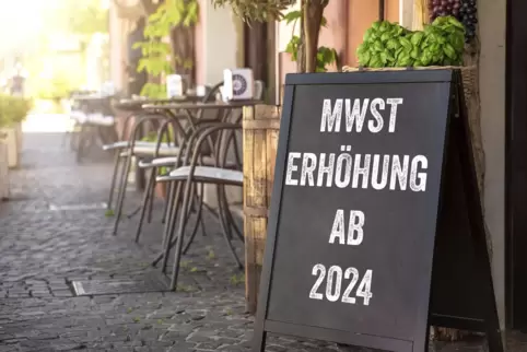 2024 soll wieder ein Mehrwertsteuersatz von 19 Prozent in der Gastronomie gelten. Dagegen wehren sich Verbände. 